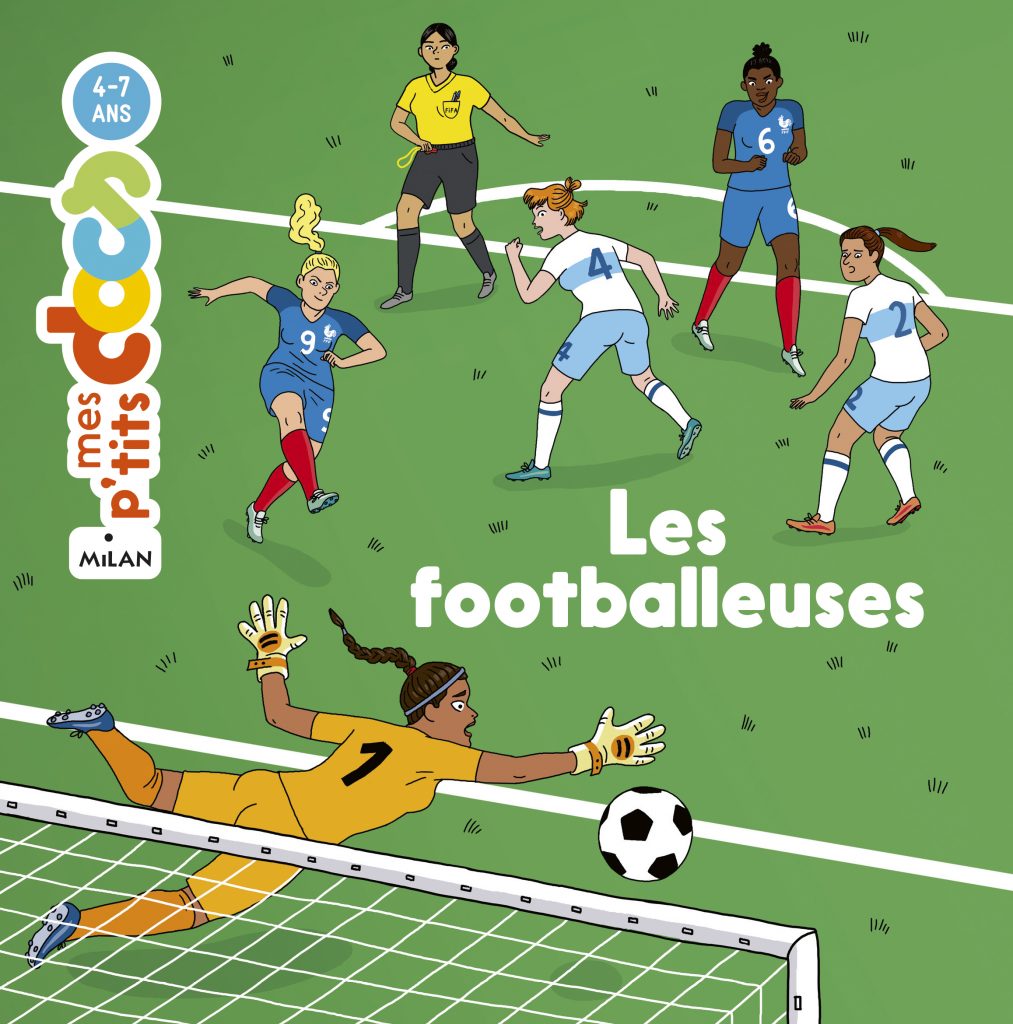 Des footballeuses jouent